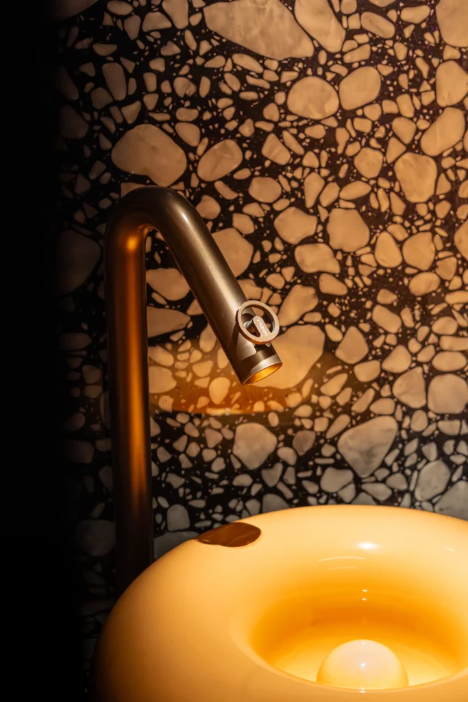 Rénovation de wc dans une maison d'architecte par zut studio