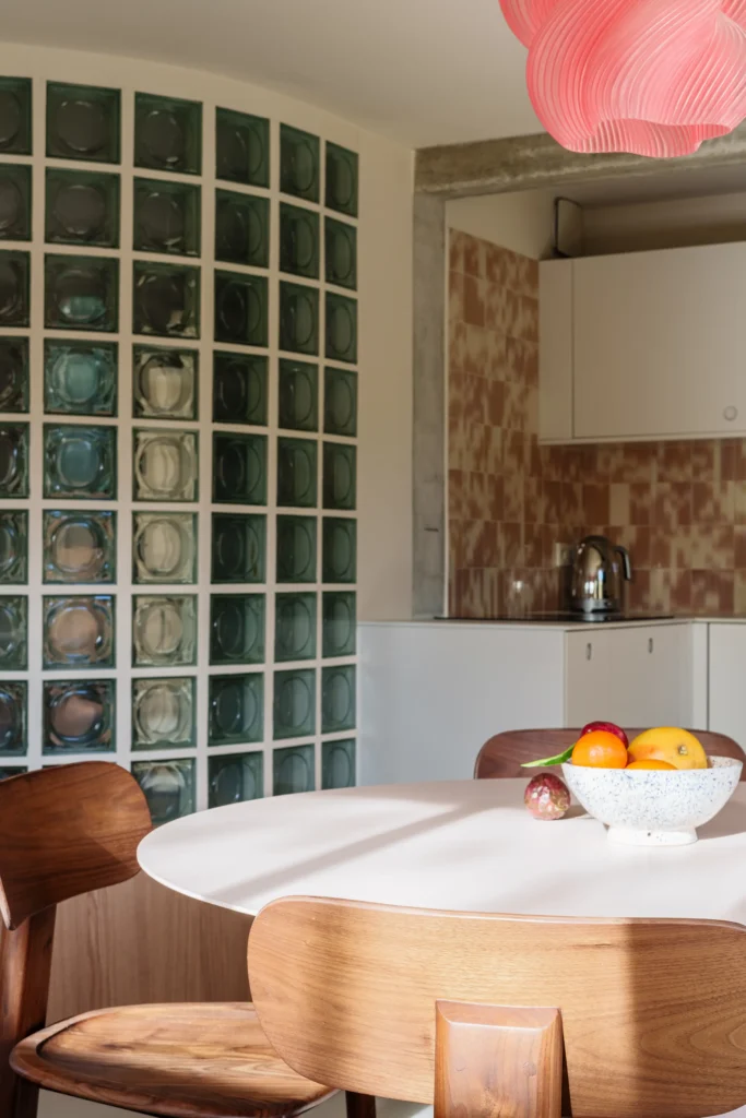 Création d'un appartement dans le cadre de la rénovation d'une maison d'architecte par zut studio