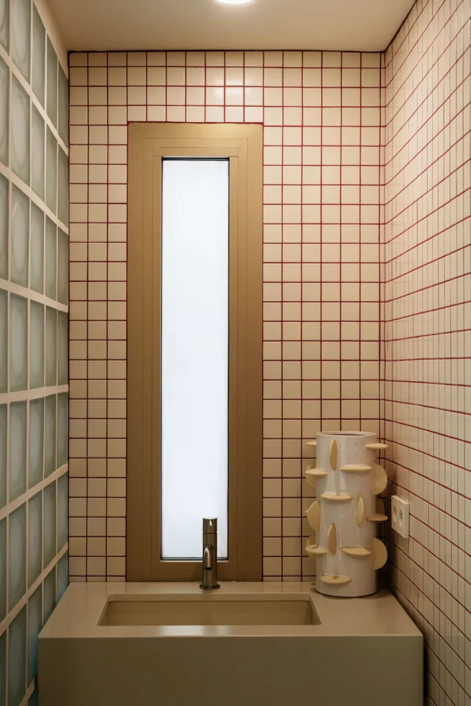 Création d'un appartement dans le cadre de la rénovation d'une maison d'architecte par zut studio