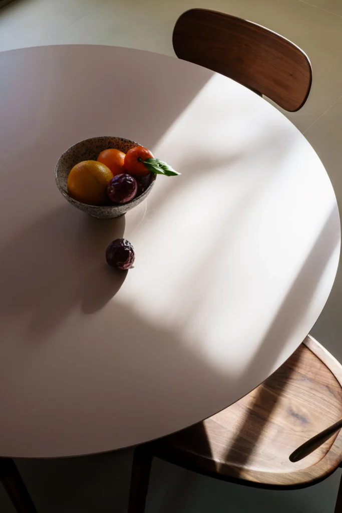 Création d'un appartement dans le cadre de la rénovation d'une maison d'architecte par zut studio