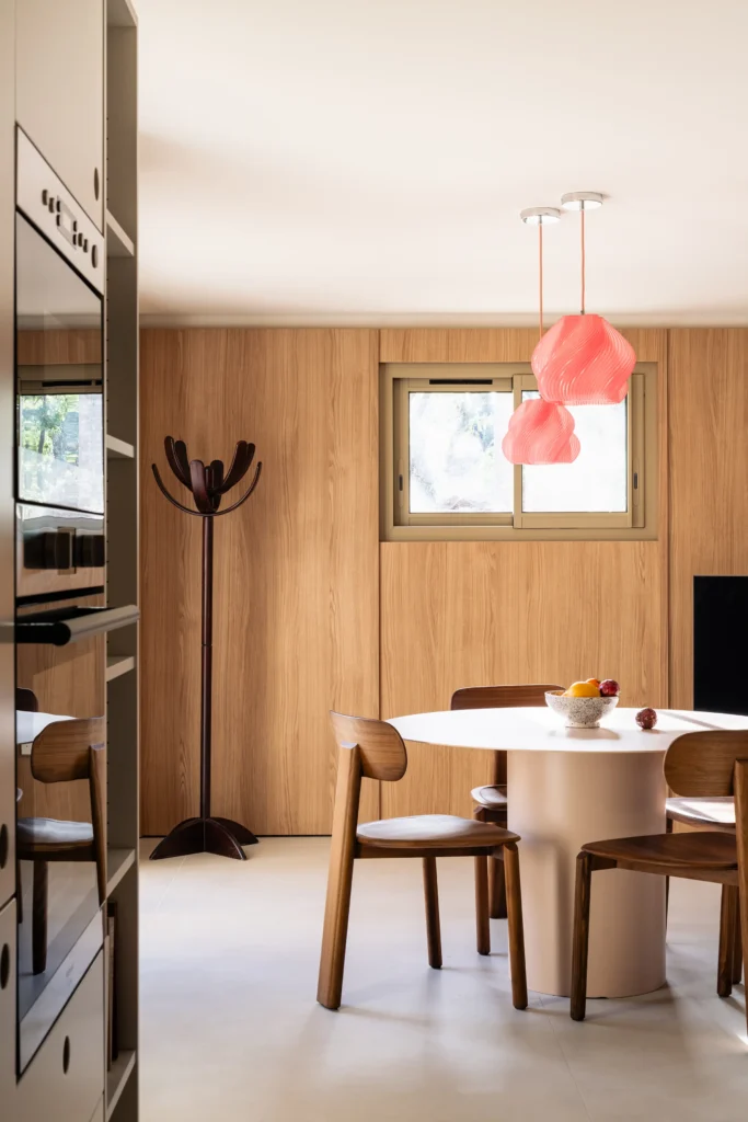 Création d'un appartement dans le cadre de la rénovation d'une maison de 450² par zut studio